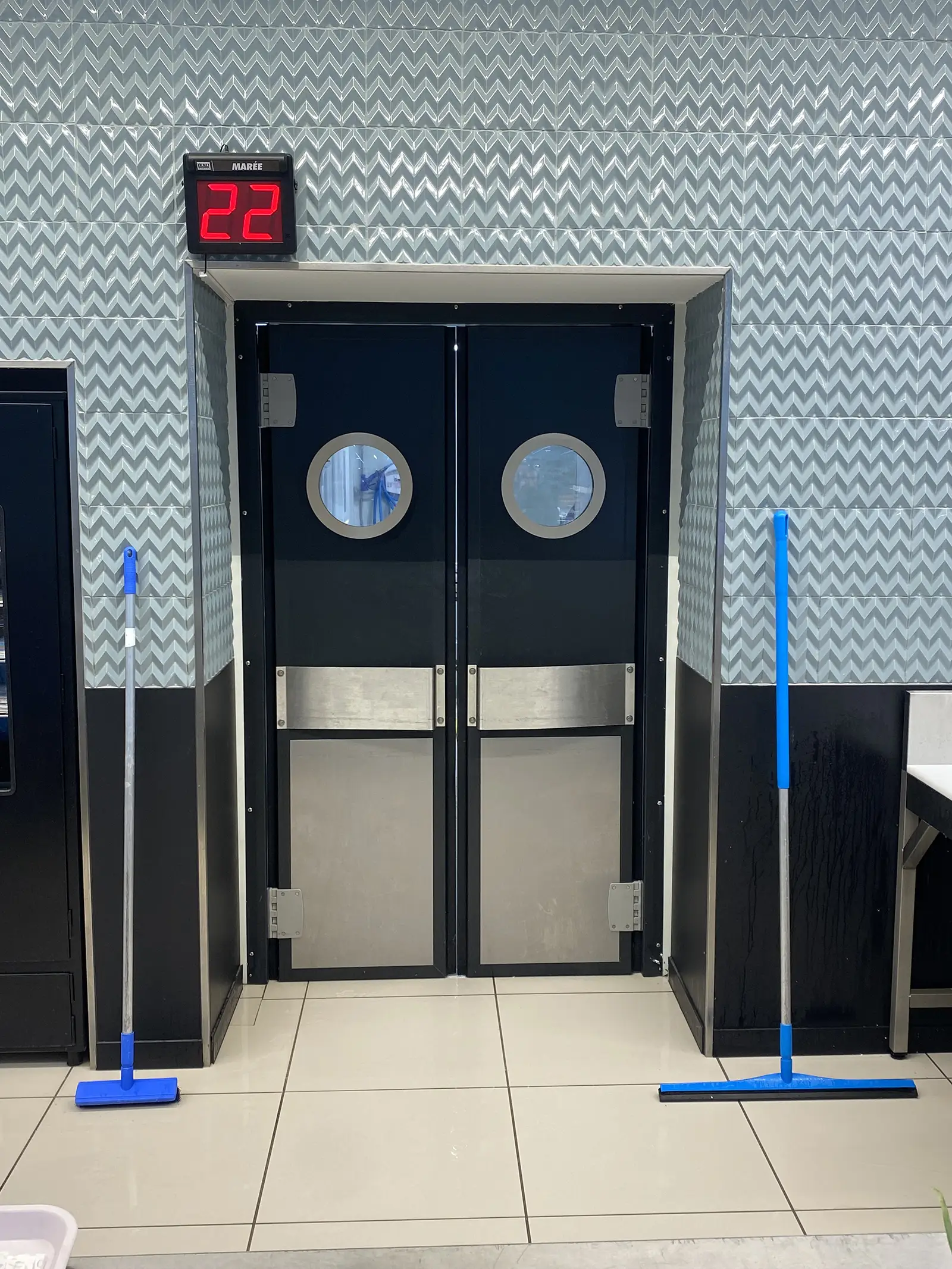Portes va-et-vient RAL 7021 avec options